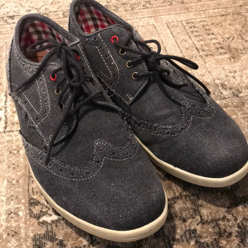 Ben Sherman kicks.